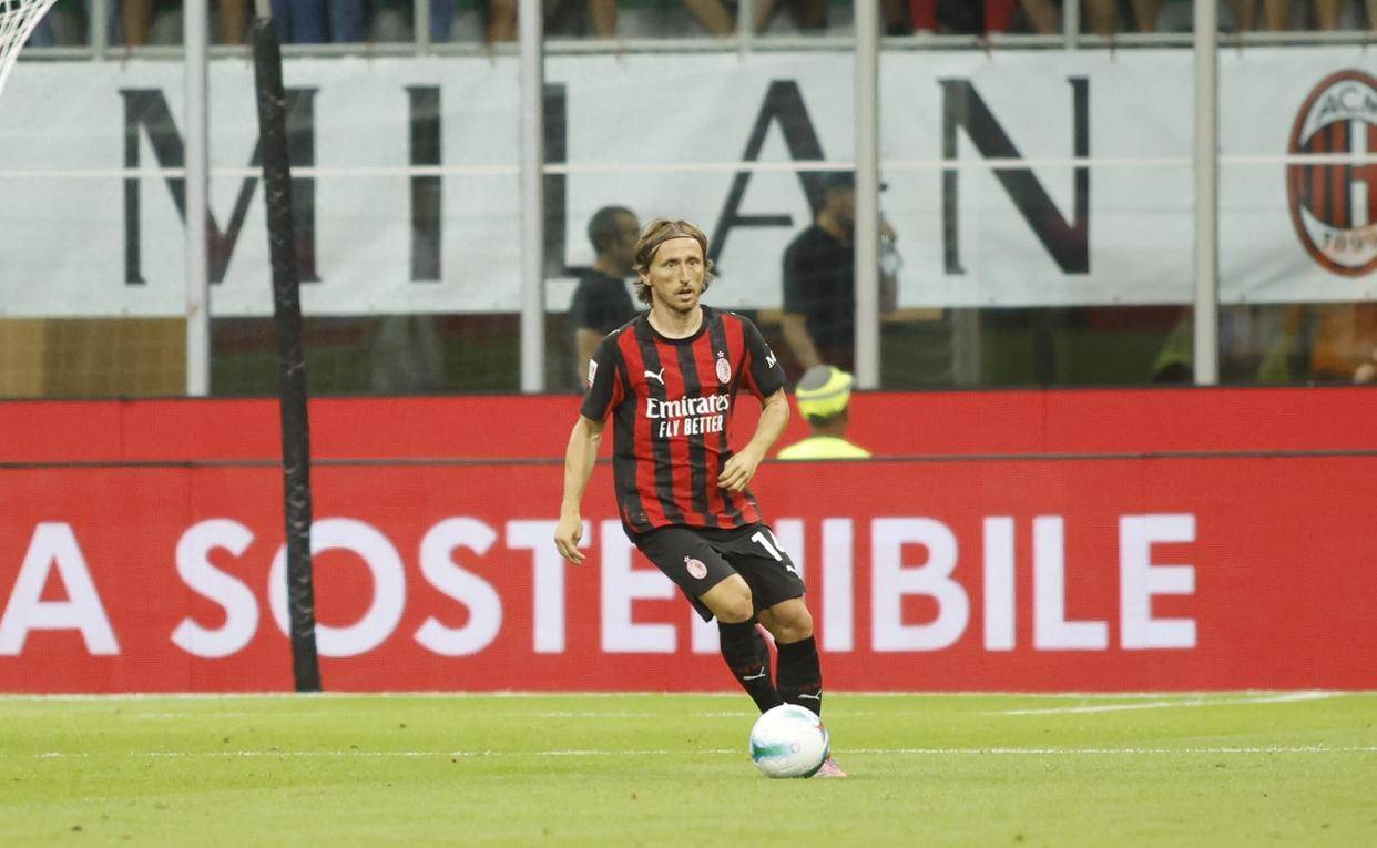 莱比锡战平AC米兰，莫德里奇补时绝平法甲