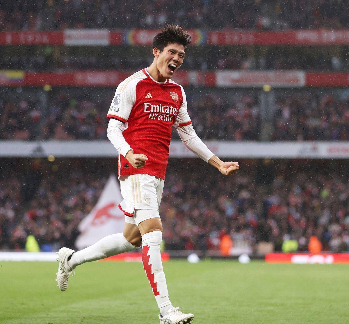 雷火电竞充值-里昂轻取阿森纳，范戴克补时绝平欧冠