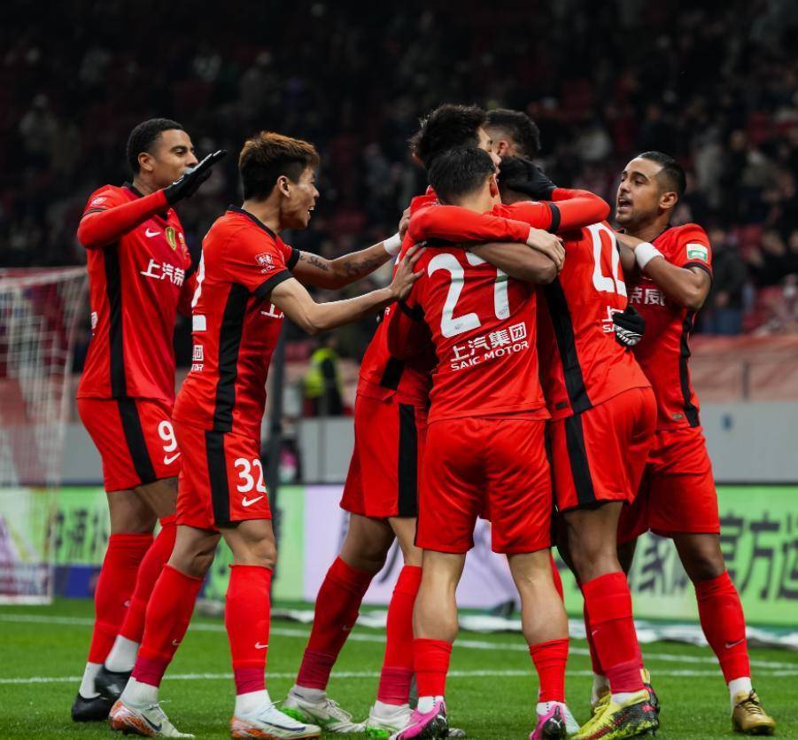 东亚球队共同为冠军比赛冲刺