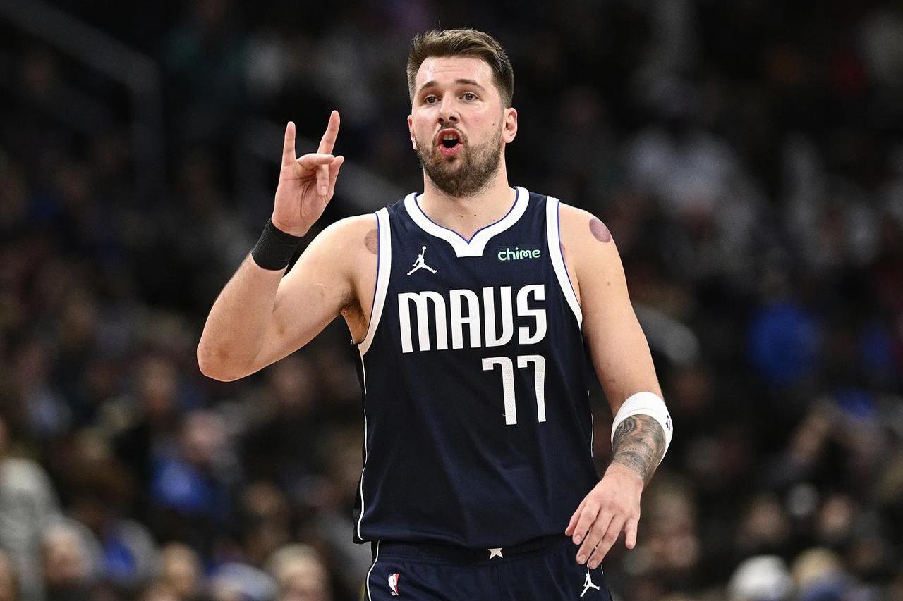 包含加拿大男篮强势雷霆，东契奇高光表现的词条